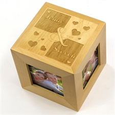 Cube photo en bois gravé amoureux