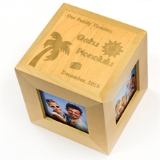 Cube photo en bois gravé personnalisé nos vacances