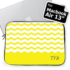 Housse Macbook Air 13 chevron jaune initiales personnalisées