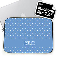 Housse Macbook Air 13 pois bleu ciel initiales personnalisées