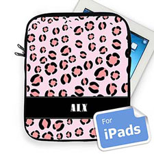 Housse iPad motif léopard rose initiales personnalisées