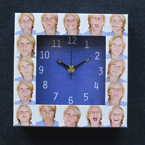 Horloge personnalisée 16 collages cadran bleu